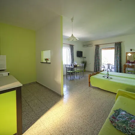 Crystal Blue Hotel, Ξενοδοχείο με διαμερίσματα Μπαρμπάτι