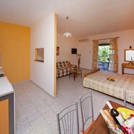 Crystal Blue Hotel, 3* Μπαρμπάτι