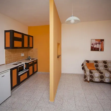 Crystal Blue Hotel, 3* Μπαρμπάτι